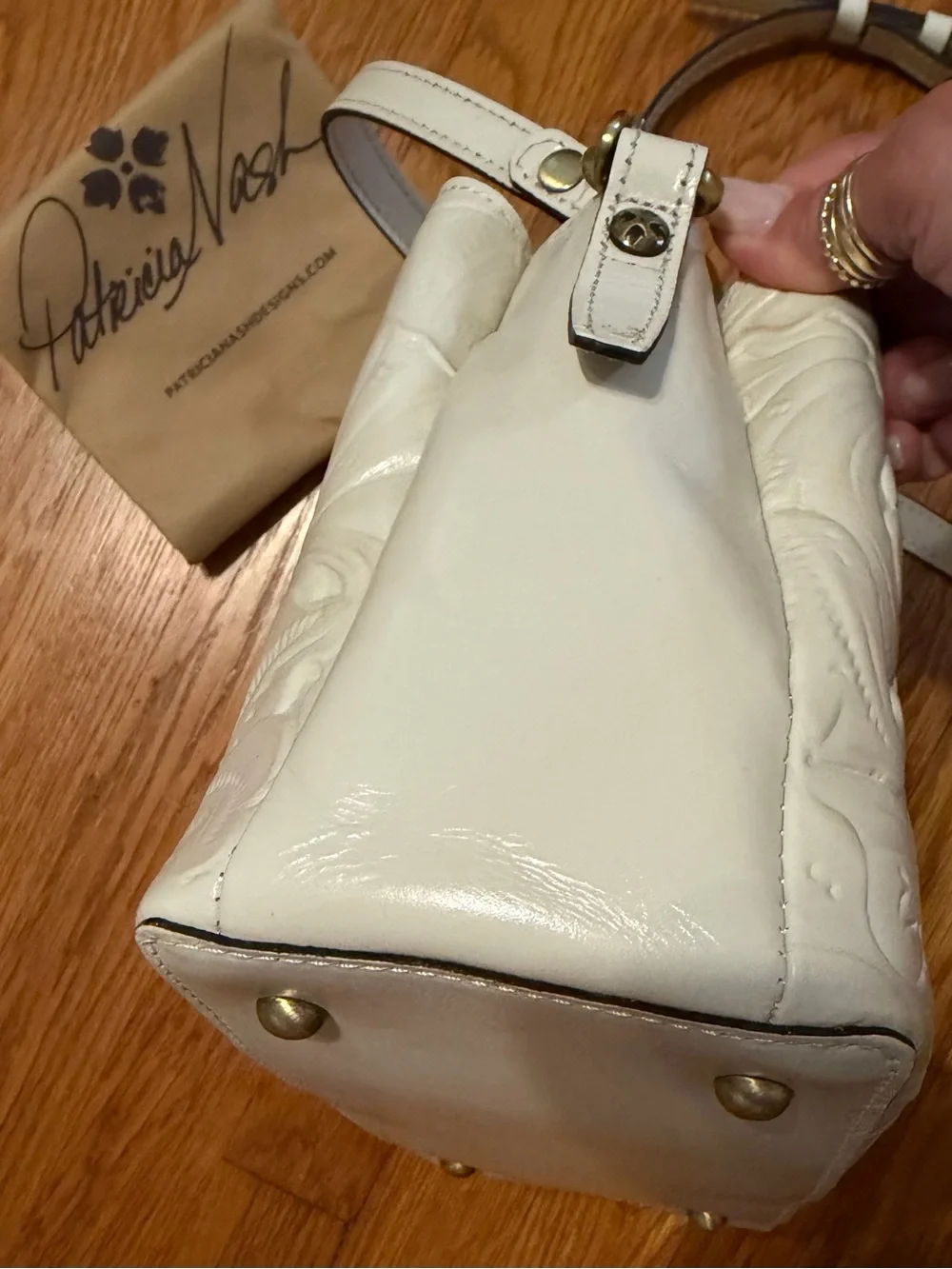 Patricia Nash Embossed Off-White Leather Purse w/Gold Handles & Shoulder Strap